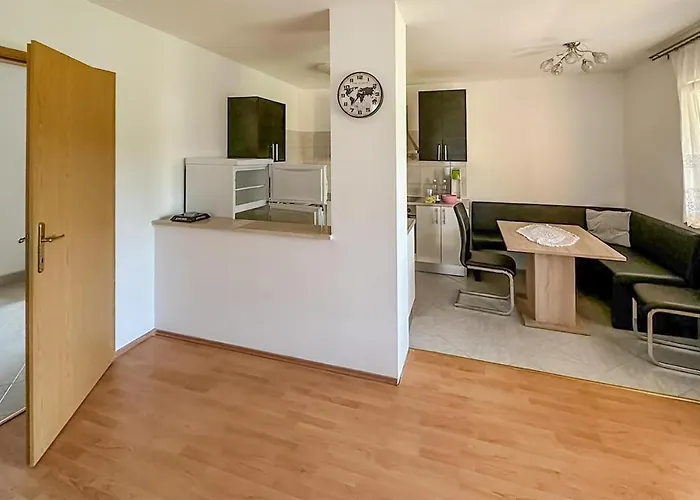 Pet Friendly Apartment In Krsan Kršan