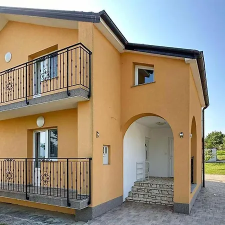 Amazing Apartment In Krsan With Swimming Pool Apartman