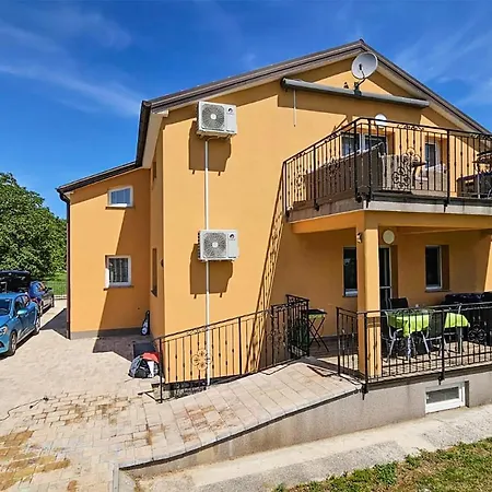 Apartman Amazing Apartment In Krsan With Swimming Pool Kršan