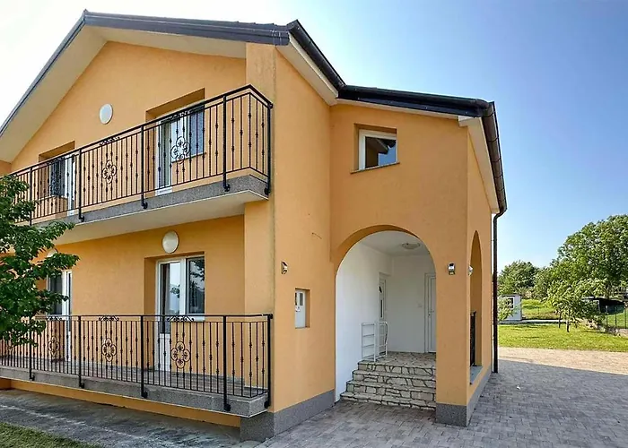 Pet Friendly Apartment In Krsan Apartman